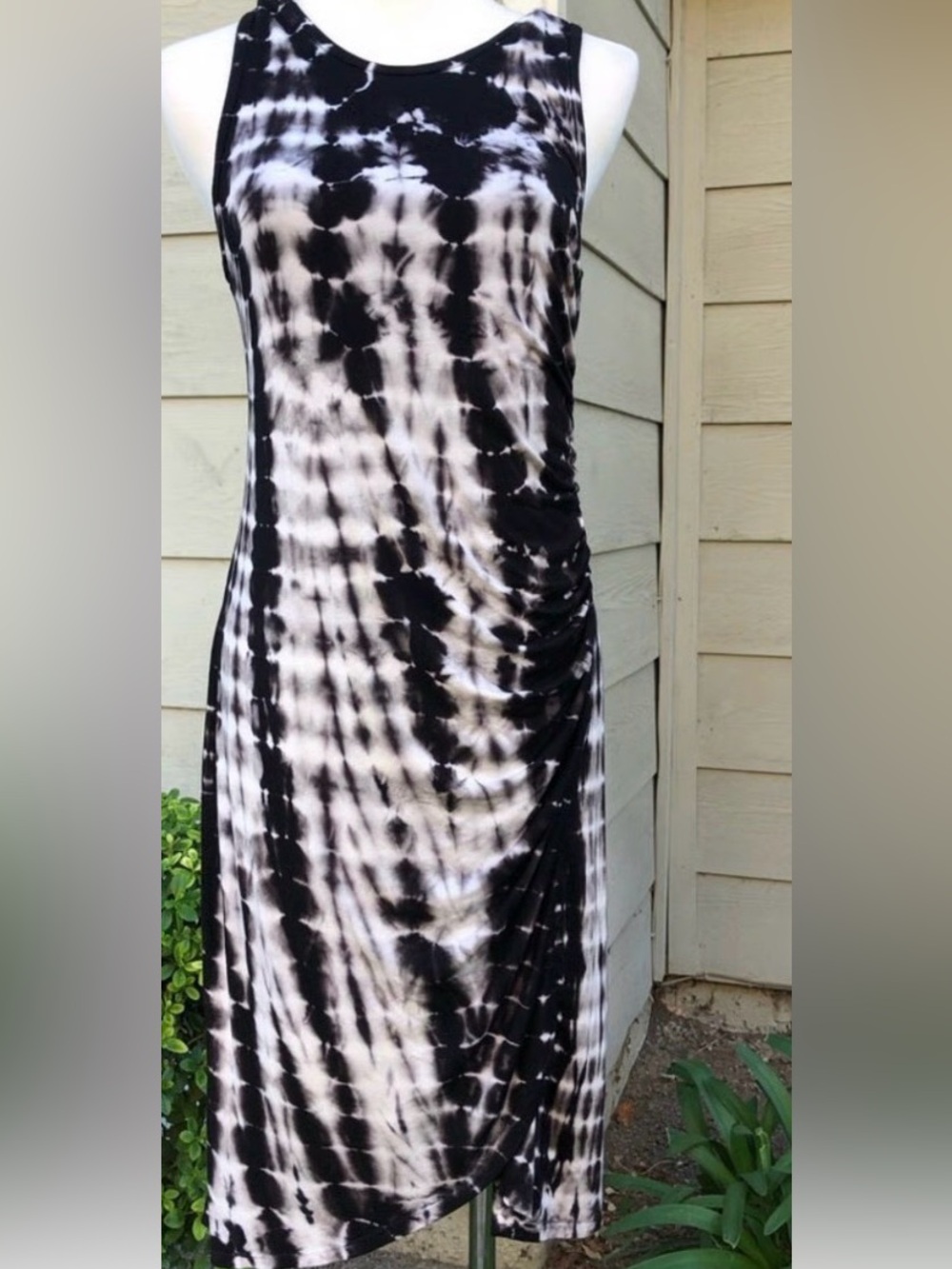 FIFTEEN TWENTY DRESS SIZE  LARGE